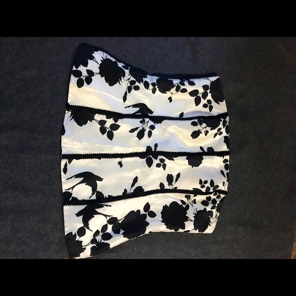 White House Black Market Floral Silhouette Print Bustier – Size 6